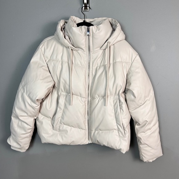 Zara Puffer Jacket XS Beige Faux Leather Quilted Hooded BLOGGER FAV Cropped NEW - Picture 3 of 12